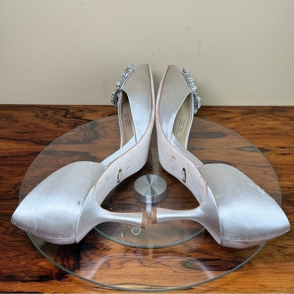 Badgley Mischka Fabia Kitten Heels - Picture 16 of 17